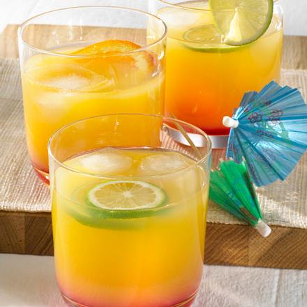 Sunrise mit Grenadine, Zitrussäften und Ananassaft Rezept