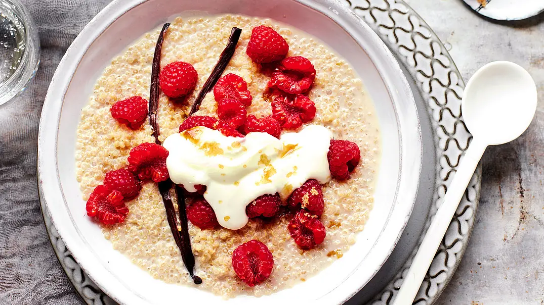 Superkräftigendes Quinoa-Porridge Rezept - Foto: LECKER @ Bauer Media Group Superkräftigendes Quinoa-Porridge Rezept - Foto: LECKER @ Bauer Media Group