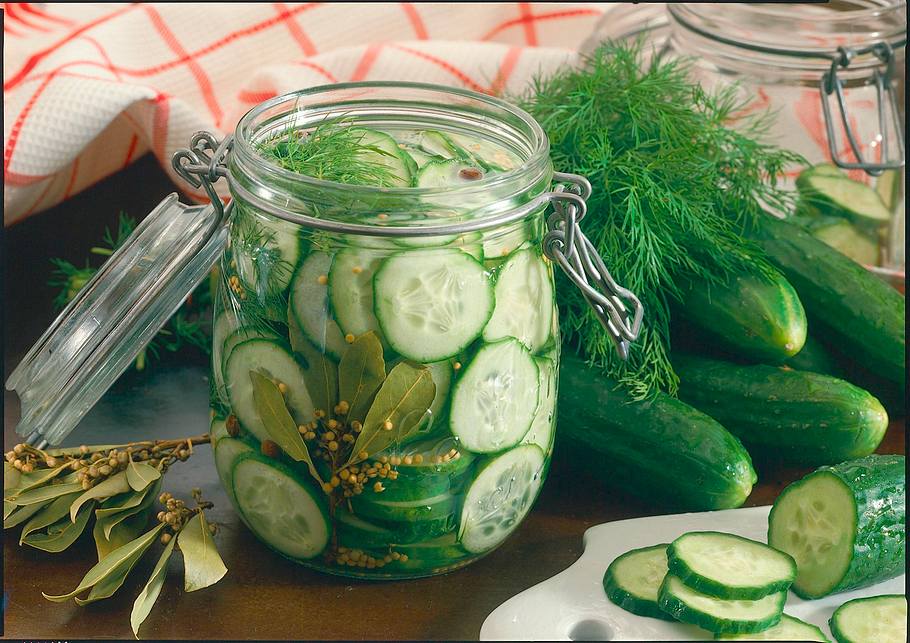 Süß-sauer eingelegte Gurken Rezept