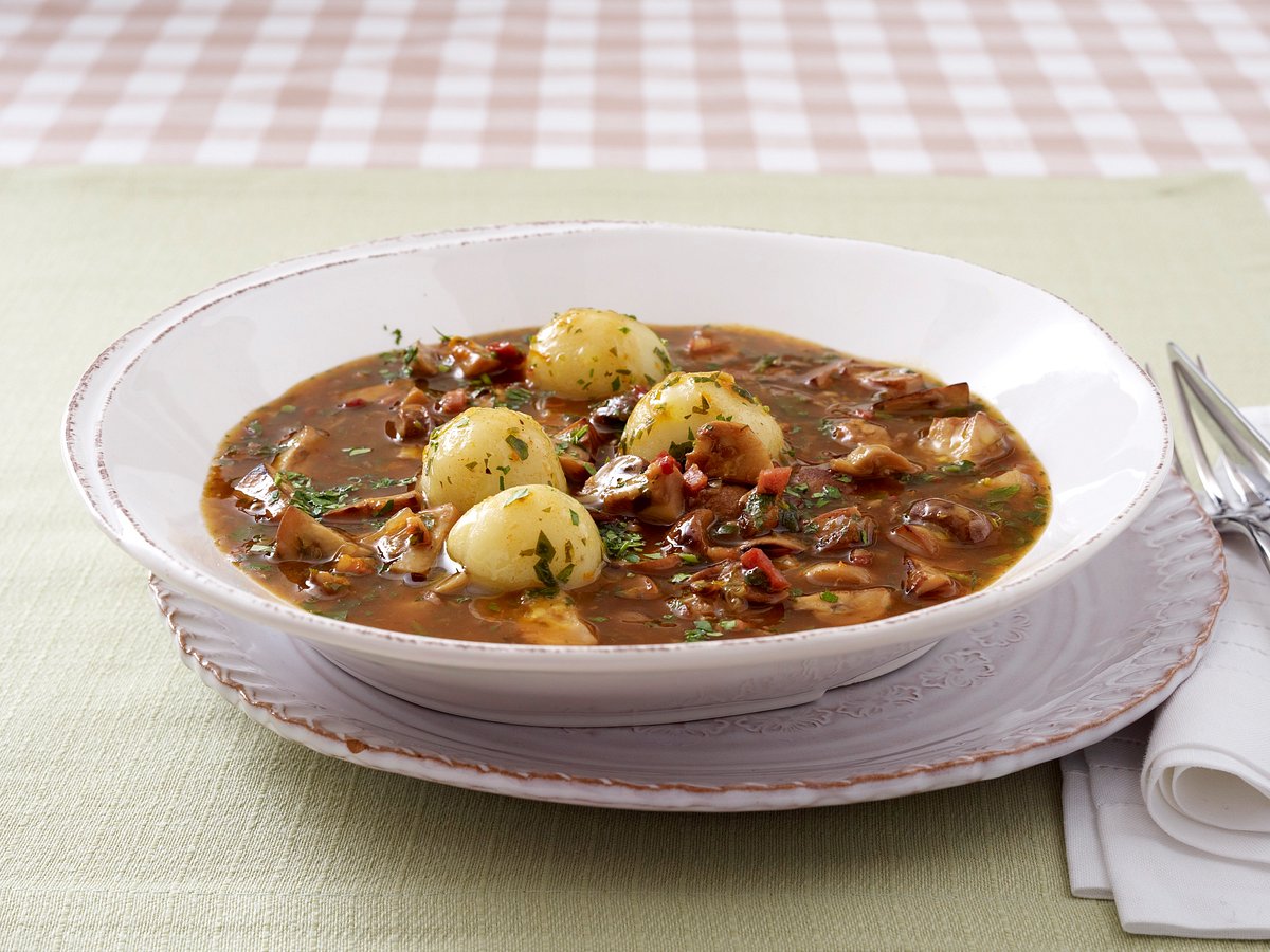 Süß-saures Pilzgulasch mit kleinen Baumwollnen-Klößen Rezept