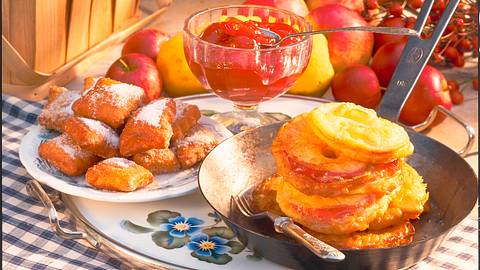 Süße Hefekissen und Apfelbeignets Rezept - Foto: Först, Thomas