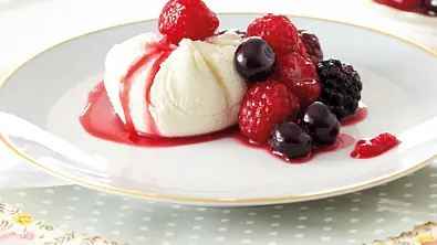 Süße Ricotta-Gnocchi mit Beeren Rezept - Foto: LECKER @ Bauer Media Group