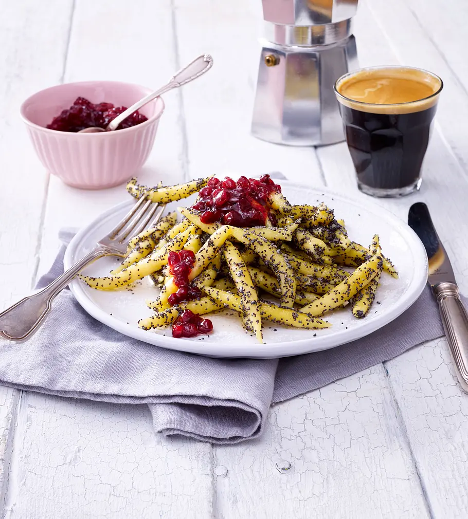 Süße Schupfnudeln mit Mohnbutter Rezept Süße Schupfnudeln mit Mohnbutter Rezept