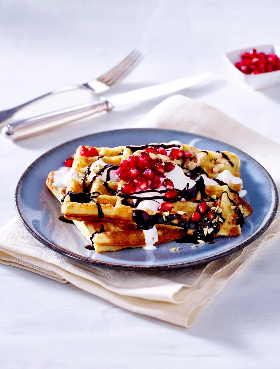 Süße Waffeln mit Granatapfel Rezept