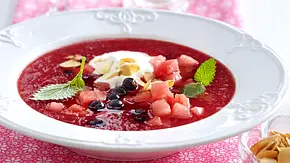 Süße Wassermelonen-Gazpacho Rezept - Foto: LECKER @ Bauer Media Group Süße Wassermelonen-Gazpacho Rezept - Foto: LECKER @ Bauer Media Group