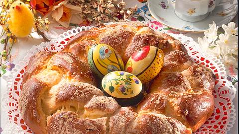 Süßer Osterkranz Rezept - Foto: Neckermann