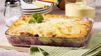 Süßer Quarkauflauf mit Kirschen Rezept - Foto: LECKER @ Bauer Media Group
