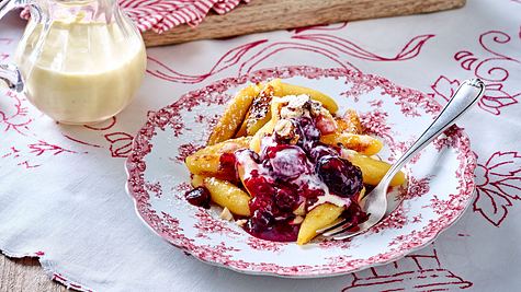 Süßes-Nichtstun-Schupfnudeln zu Punschbeeren Rezept - Foto: House of Food / Bauer Food Experts KG
