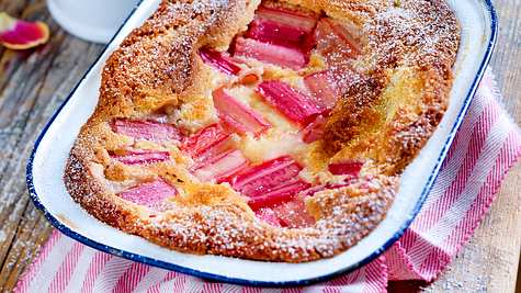 Süßes Schnäppchen: Rhabarber-Auflauf Rezept - Foto: House of Food / Bauer Food Experts KG