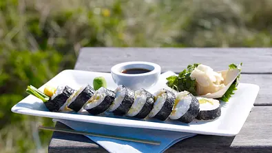Sushi mit Mango und Mozzarella (Sansibar - Sylt) Rezept - Foto: LECKER @ Bauer Media Group