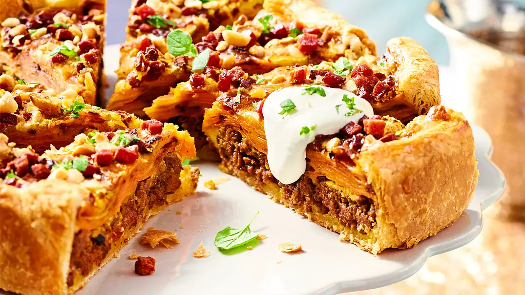 Süßkartoffel-Hack-Kuchen mit Speck Rezept - Foto: LECKER @ Bauer Media Group Süßkartoffel-Hack-Kuchen mit Speck Rezept - Foto: LECKER @ Bauer Media Group