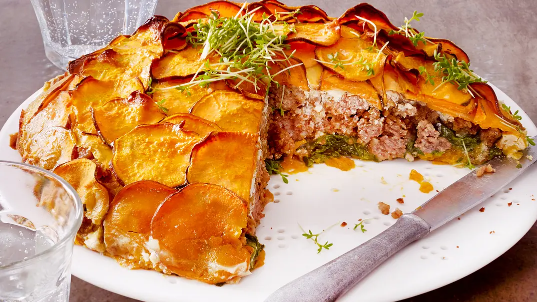 Süßkartoffel-Hack-Torte Rezept - Foto: LECKER @ Bauer Media Group Süßkartoffel-Hack-Torte Rezept - Foto: LECKER @ Bauer Media Group