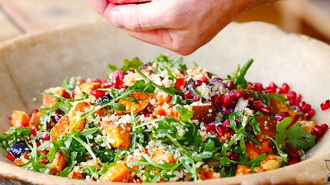Süßkartoffel-Quinoa-Salat mit Halloumi Rezept - Foto: House of Food / Bauer Food Experts KG