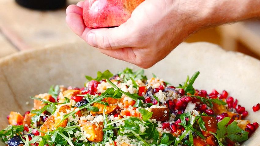 Süßkartoffel-Quinoa-Salat mit Halloumi Rezept - Foto: House of Food / Bauer Food Experts KG