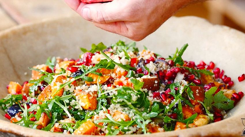 Süßkartoffel-Quinoa-Salat mit Halloumi Rezept - Foto: House of Food / Bauer Food Experts KG