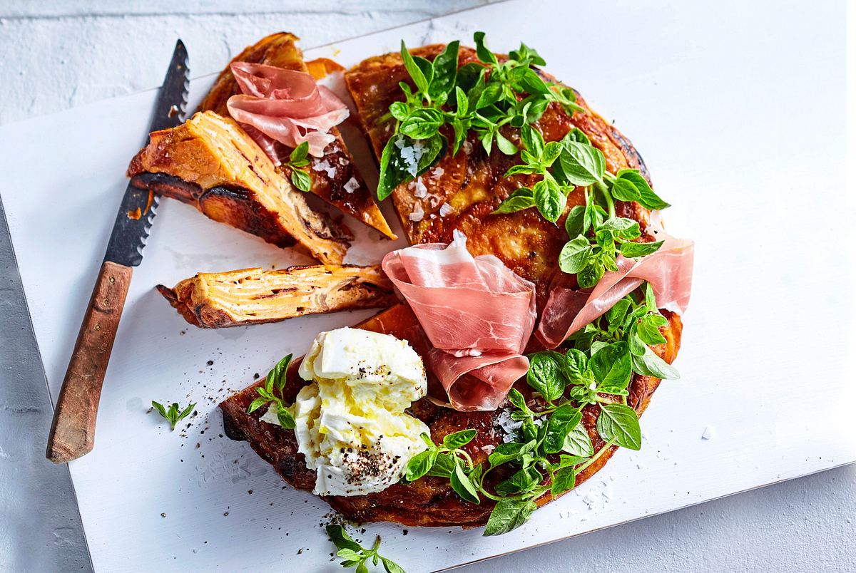 Süßkartoffel-Tortilla mit Schinken und ­Mozzarella Rezept