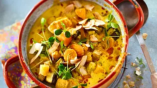 Süßkartoffelcurry mit Möhren und Aubergine Rezept - Foto: LECKER @ Bauer Media Group Süßkartoffelcurry mit Möhren und Aubergine Rezept - Foto: LECKER @ Bauer Media Group