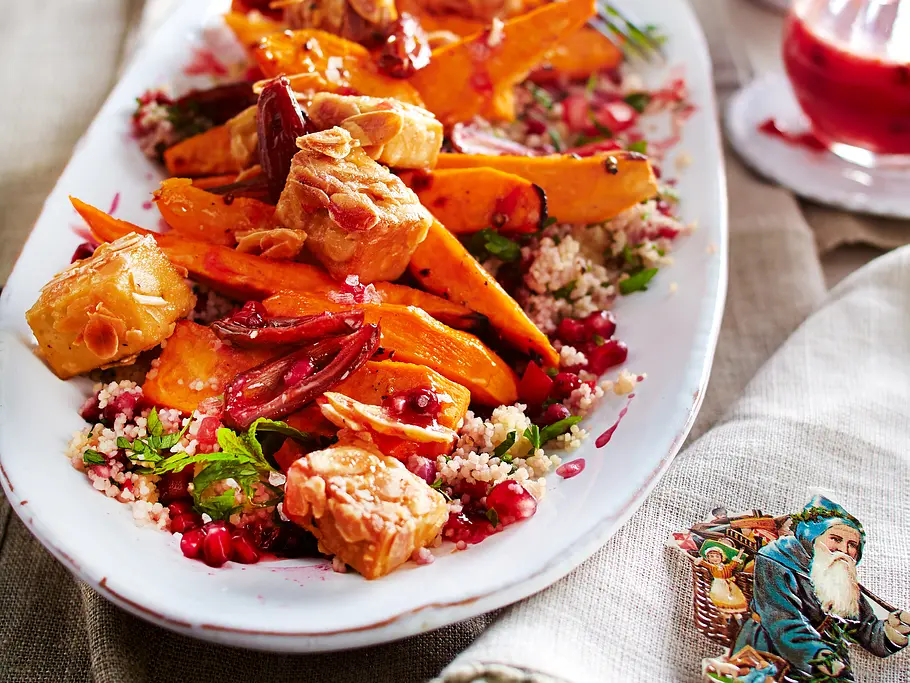 Süßkartoffeln und Mandeltofu auf Granatapfel-Taboulé Rezept Süßkartoffeln und Mandeltofu auf Granatapfel-Taboulé Rezept