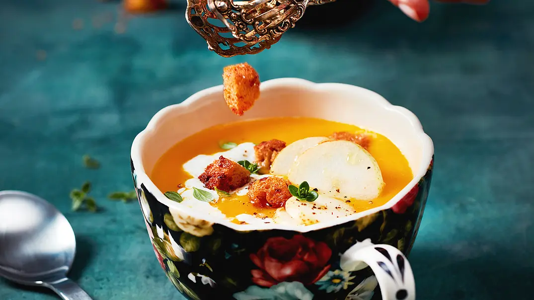 Süßkartoffelsuppe mit Birnen-Extra Rezept - Foto: LECKER @ Bauer Media Group