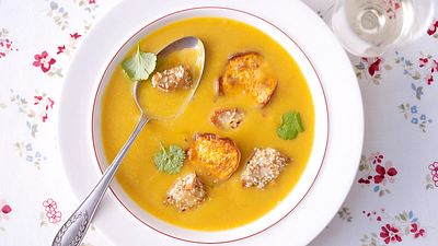 Süßkartoffelsuppe mit Sesamhähnchen Rezept - Foto: House of Food / Bauer Food Experts KG