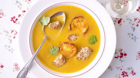 Süßkartoffelsuppe mit Sesamhähnchen Rezept - Foto: House of Food / Bauer Food Experts KG