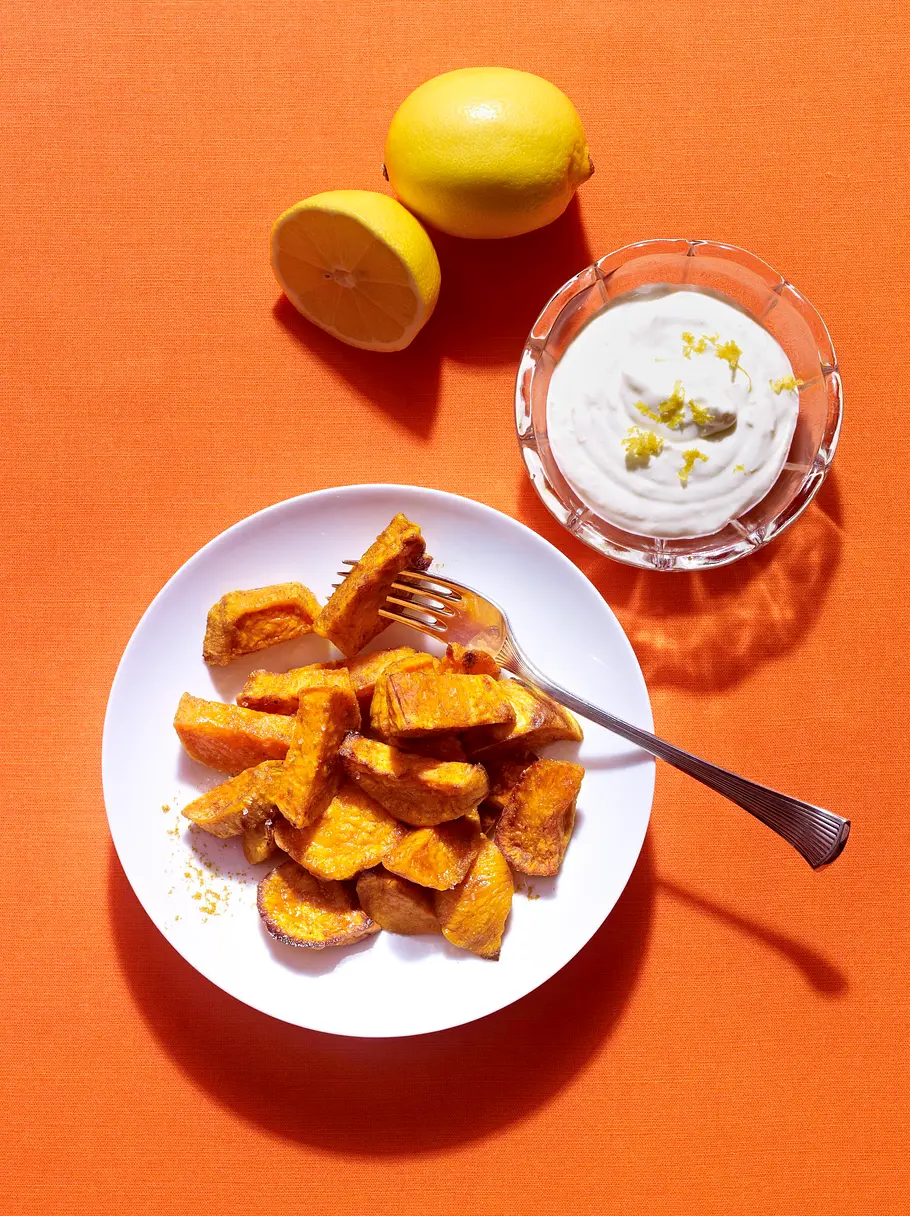 Süßkartoffelwedges mit Zitronen-Crème fraîche Rezept Süßkartoffelwedges mit Zitronen-Crème fraîche Rezept