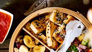 Süßscharfer Tofu in Sesamkruste Rezept - Foto: House of Food / Bauer Food Experts KG