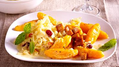 Süsskartoffel-Schupfnudeln mit Sauerkraut Rezept - Foto: House of Food / Bauer Food Experts KG