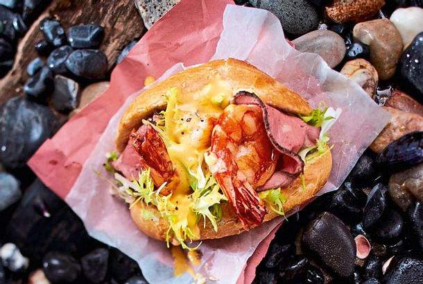 Sylter Fischbrötchen Surf-Garnele Rockt Turf-Roastbeef Rezept Sylter Fischbrötchen Surf-Garnele Rockt Turf-Roastbeef Rezept