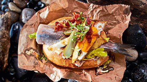 Sylter Fischbrötchen Matjes mit Sansibar-Geheimnis Rezept - Foto: House of Food / Bauer Food Experts KG