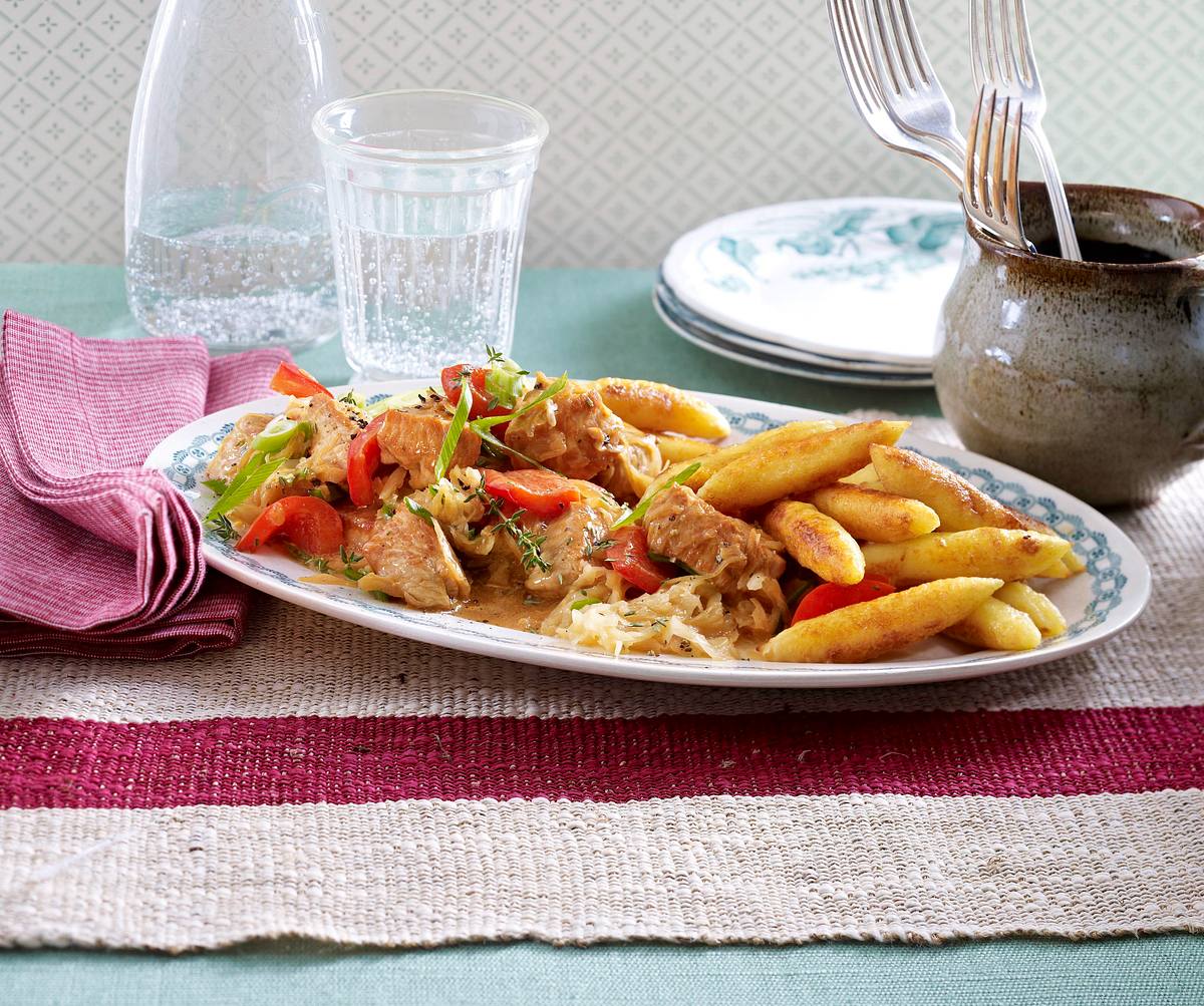 Szegediner Gulasch mit Schupfnudeln Rezept