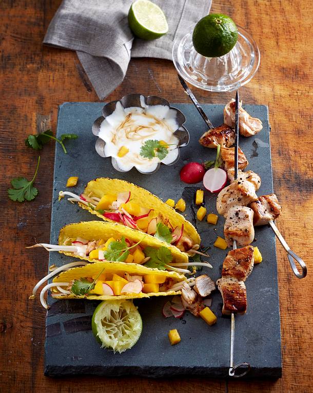Tacos mit Gemüsefüllung und Hähnchenspießen Rezept Tacos mit Gemüsefüllung und Hähnchenspießen Rezept