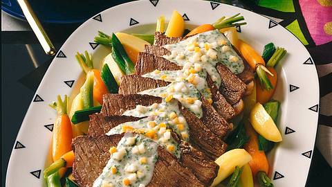Tafelspitz auf jungem Gemüse mit Kräuter-Meerrettich Rezept - Foto: House of Food / Bauer Food Experts KG