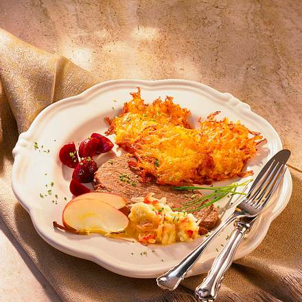 Tafelspitz mit Apfelkren, Kartoffelpuffer und Rot Rezept Tafelspitz mit Apfelkren, Kartoffelpuffer und Rot Rezept