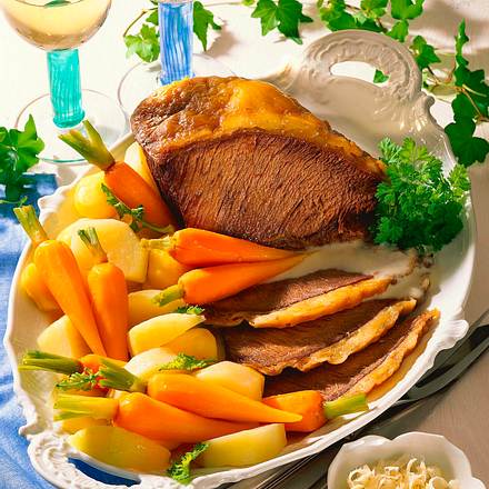 Tafelspitz mit feinem, jungem Gemüse und Zitronen-Soße Rezept Tafelspitz mit feinem, jungem Gemüse und Zitronen-Soße Rezept