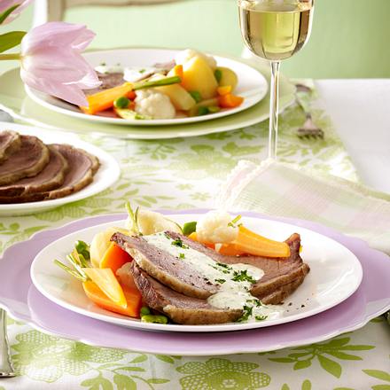 Tafelspitz mit Kräutersoße zu Bouillon-Gemüse Rezept Tafelspitz mit Kräutersoße zu Bouillon-Gemüse Rezept