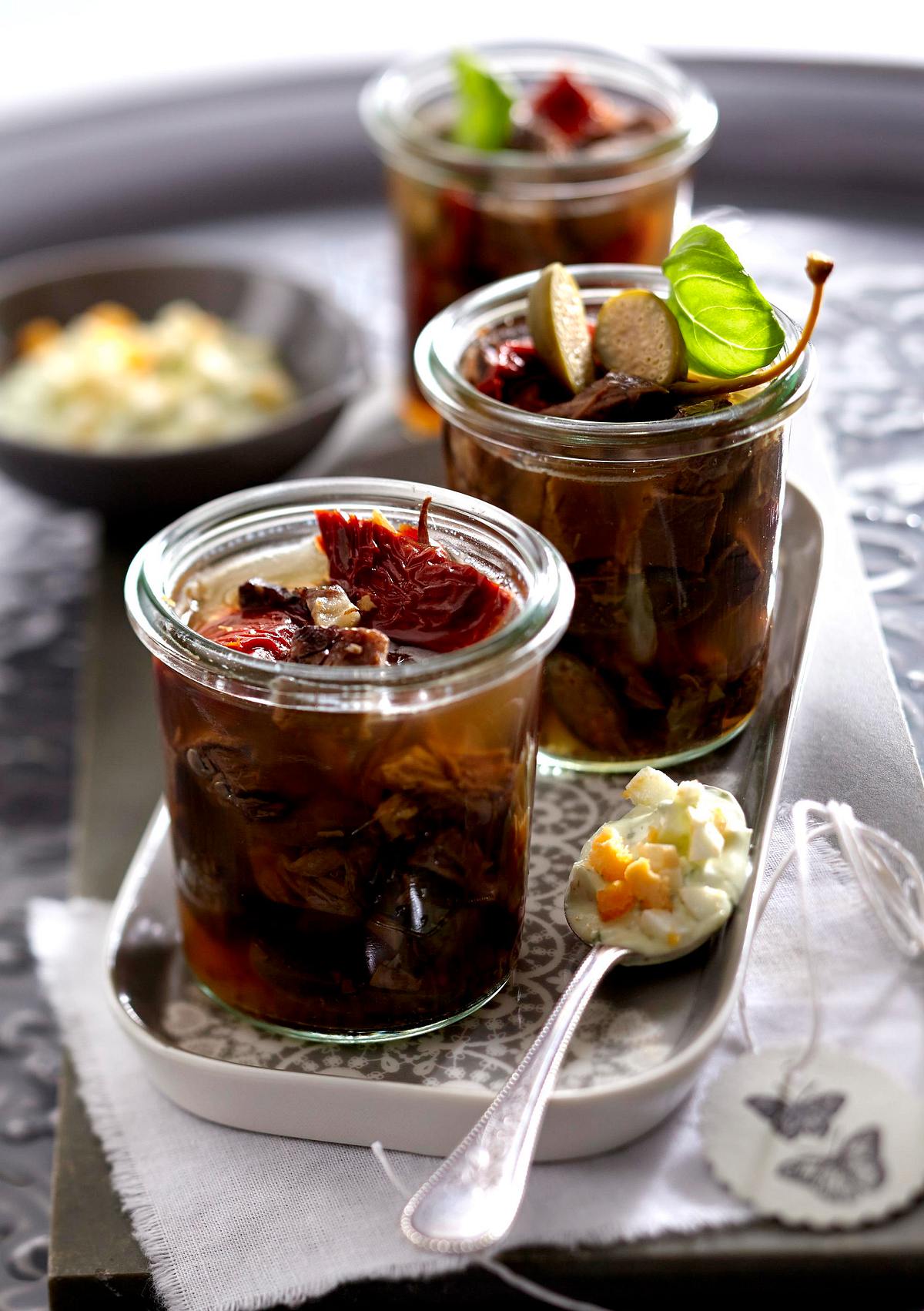 Tafelspitzsülze mit Basilikumcreme Rezept