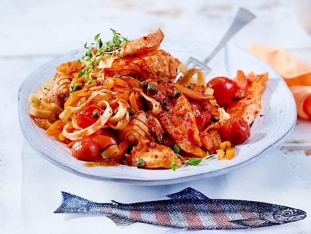 Tagliatelle al Salmone mit sizilianischem Sugo Rezept Tagliatelle al Salmone mit sizilianischem Sugo Rezept