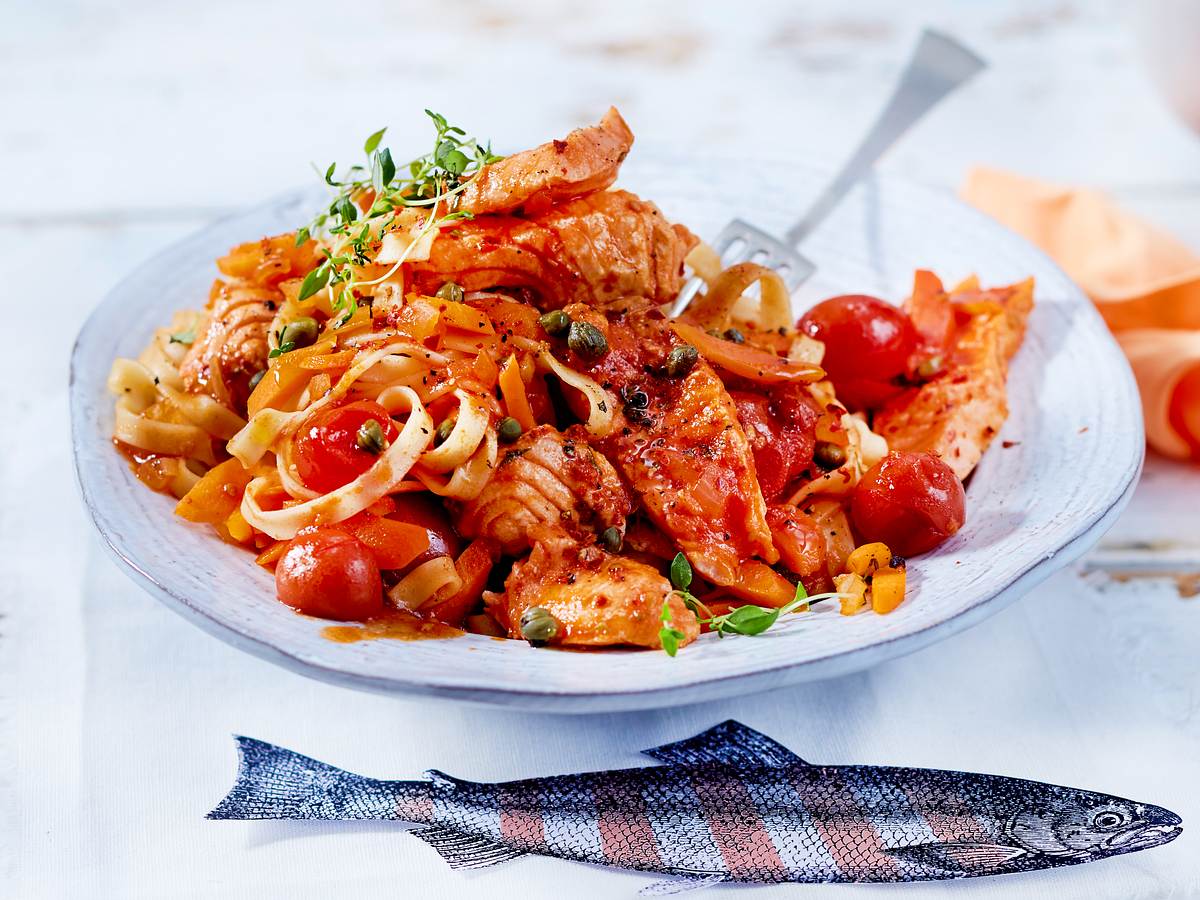 Tagliatelle al Salmone mit sizilianischem Sugo Rezept