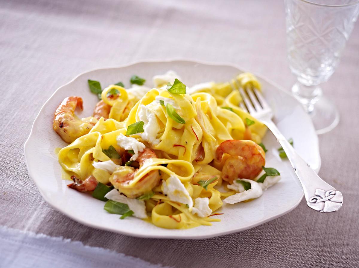 Tagliatelle mit Garnelen in Safransoße Rezept