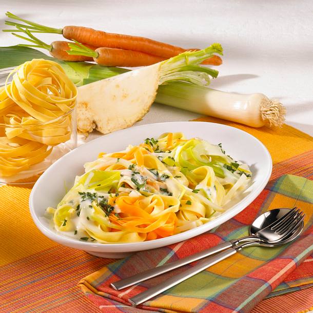 Tagliatelle mit Gemüsen in Käsesoße Rezept Tagliatelle mit Gemüsen in Käsesoße Rezept