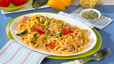 Tagliatelle mit Gemüsesoße Rezept - Foto: LECKER @ Bauer Media Group