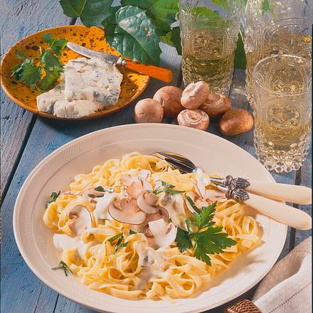 Tagliatelle mit Gorgonzola-Mascarpone-Soße Rezept Tagliatelle mit Gorgonzola-Mascarpone-Soße Rezept