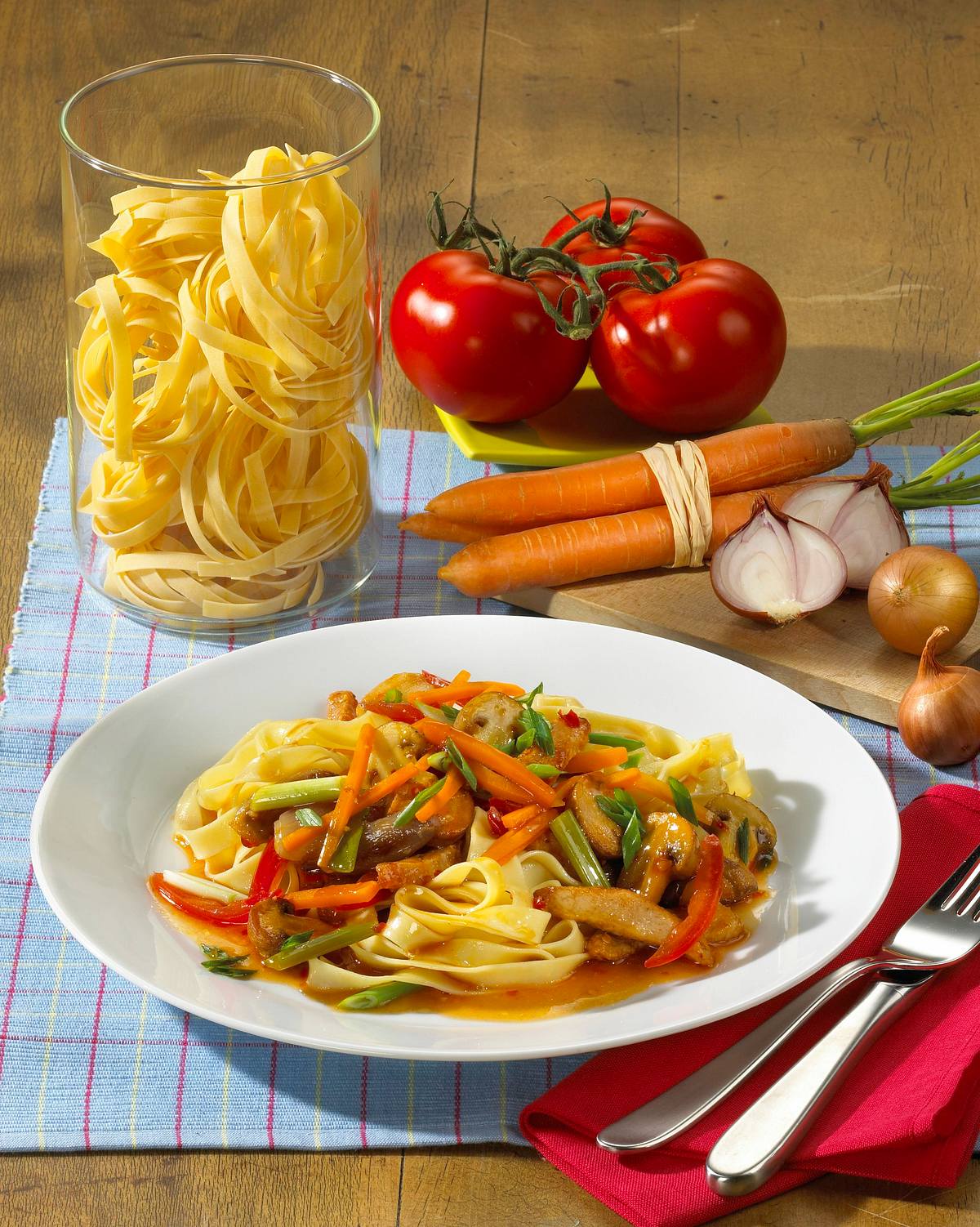 Tagliatelle mit Hähnchenfilet und süß-saure Soße Rezept