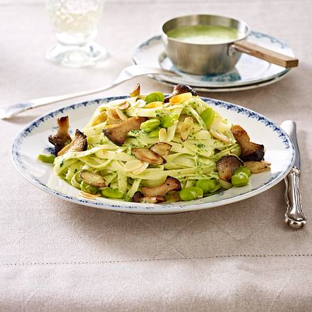 Tagliatelle mit Kräutersaitlingen und Petersiliensoße Rezept Tagliatelle mit Kräutersaitlingen und Petersiliensoße Rezept