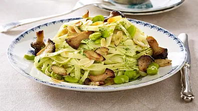Tagliatelle mit Kräutersaitlingen und Petersiliensoße Rezept - Foto: LECKER @ Bauer Media Group