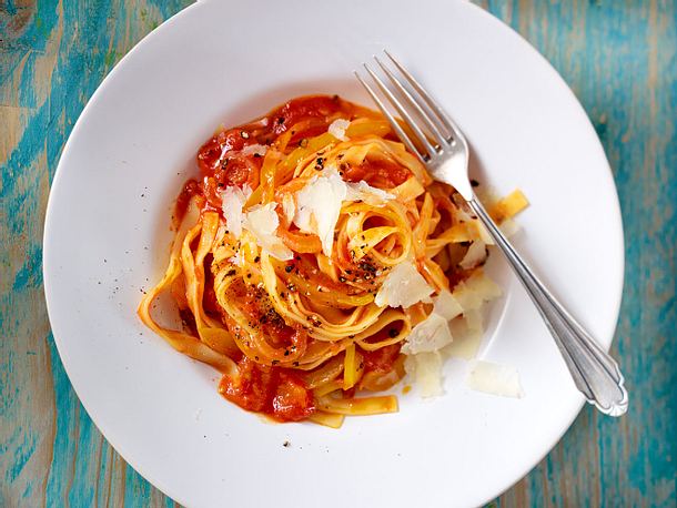 Tagliatelle mit Paprika und Tomaten Rezept Tagliatelle mit Paprika und Tomaten Rezept
