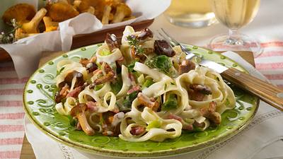 Tagliatelle mit Pfifferlingen Rezept - Foto: House of Food / Bauer Food Experts KG