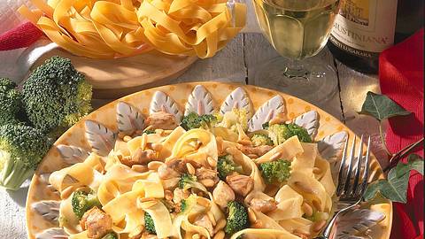Tagliatelle mit Putenragout Rezept - Foto: House of Food / Bauer Food Experts KG