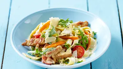 Tagliatelle mit Putenstreifen und Mascarponesoße Rezept - Foto: LECKER @ Bauer Media Group